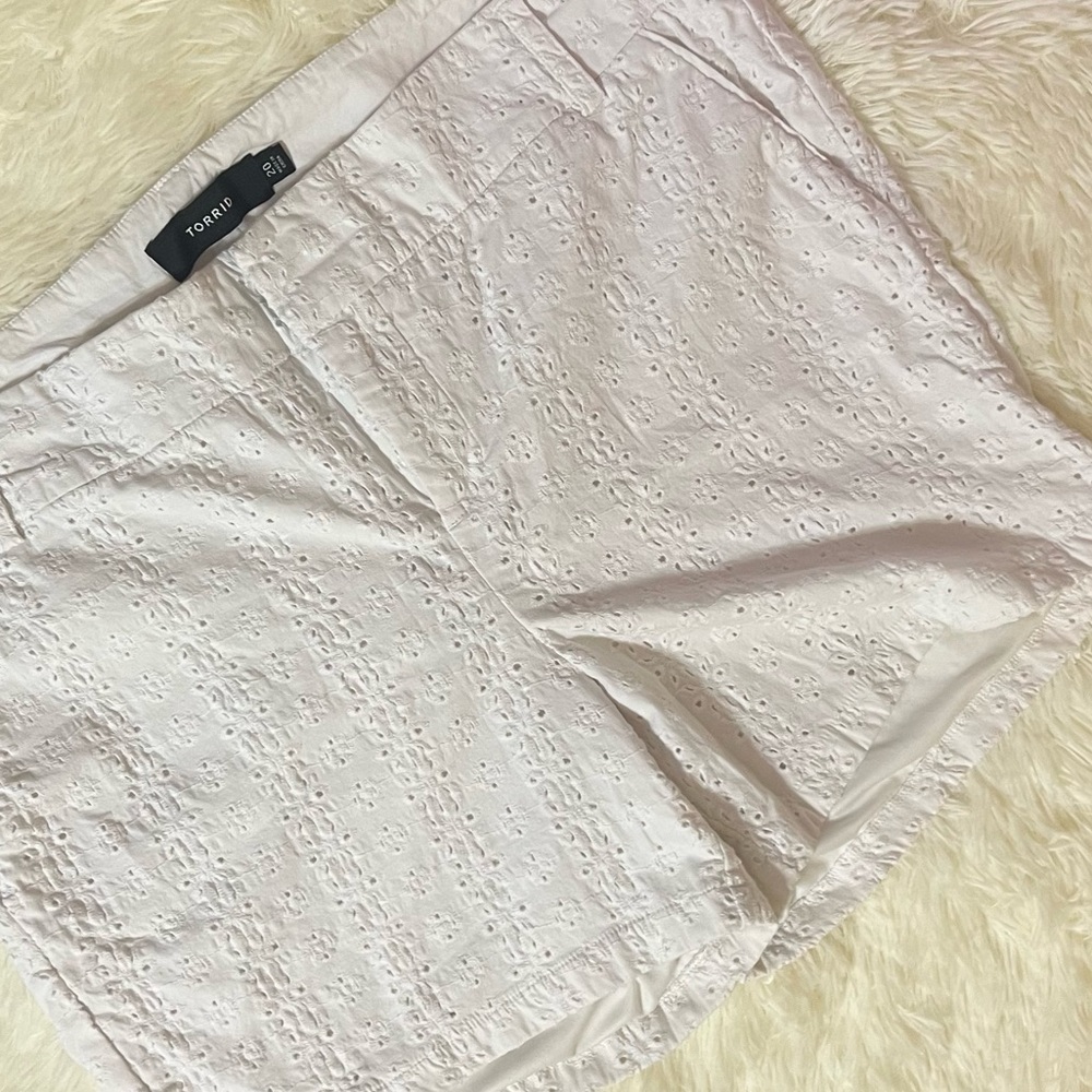 Plus Size White Torrid Shorts Size 20